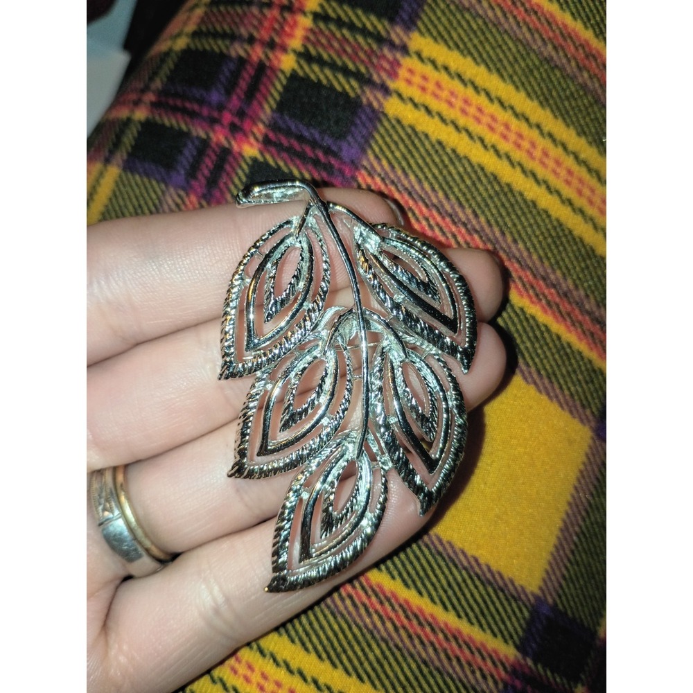 Vintage Gerry's Signed Silver Tone Leaf Brooch‎ Pin